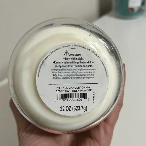 NWT Fresh Powder Yankee Candle - Picture 2 of 3